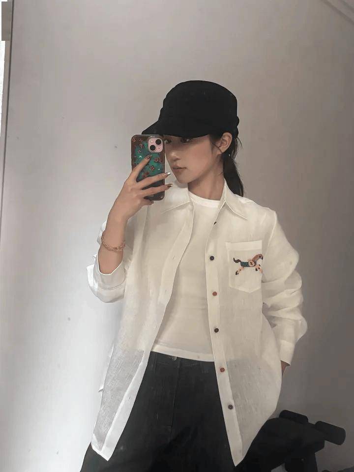 義大利百年“老錢風”，彩虹扣+小馬刺繡苧麻襯衫，穿出定製質感！