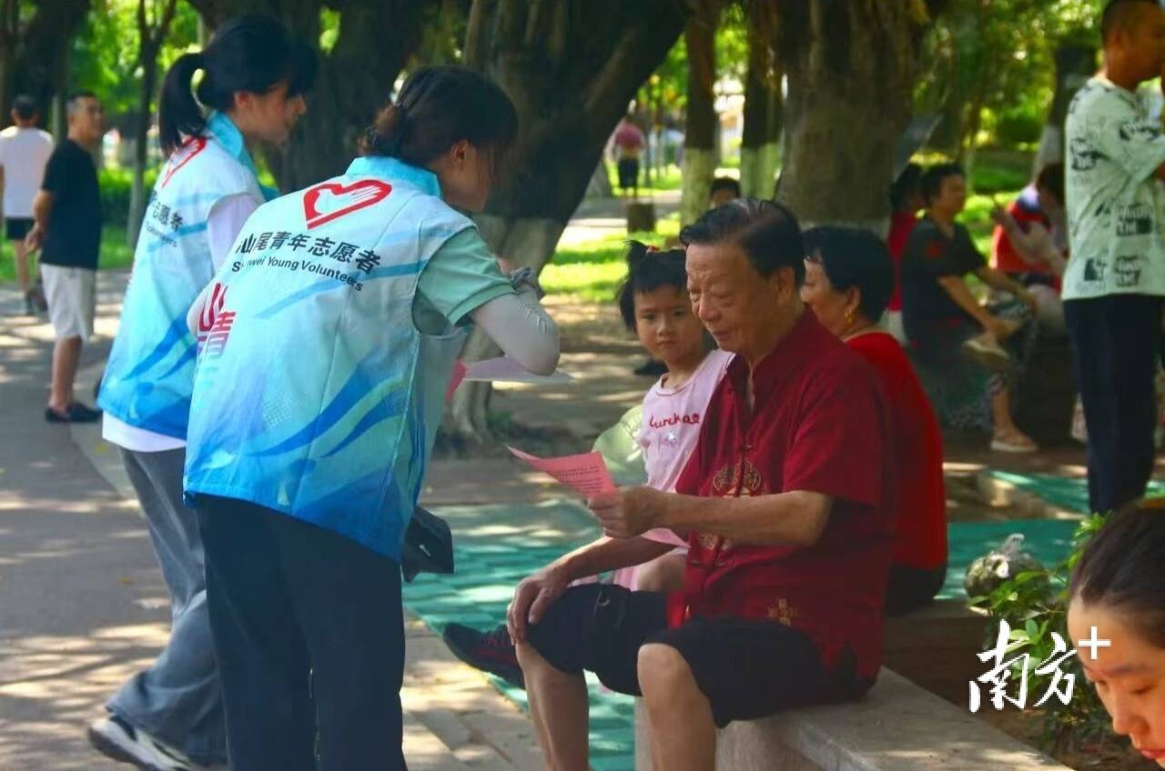 青春陪伴一老一小，汕尾大學生志願者書寫民生溫情