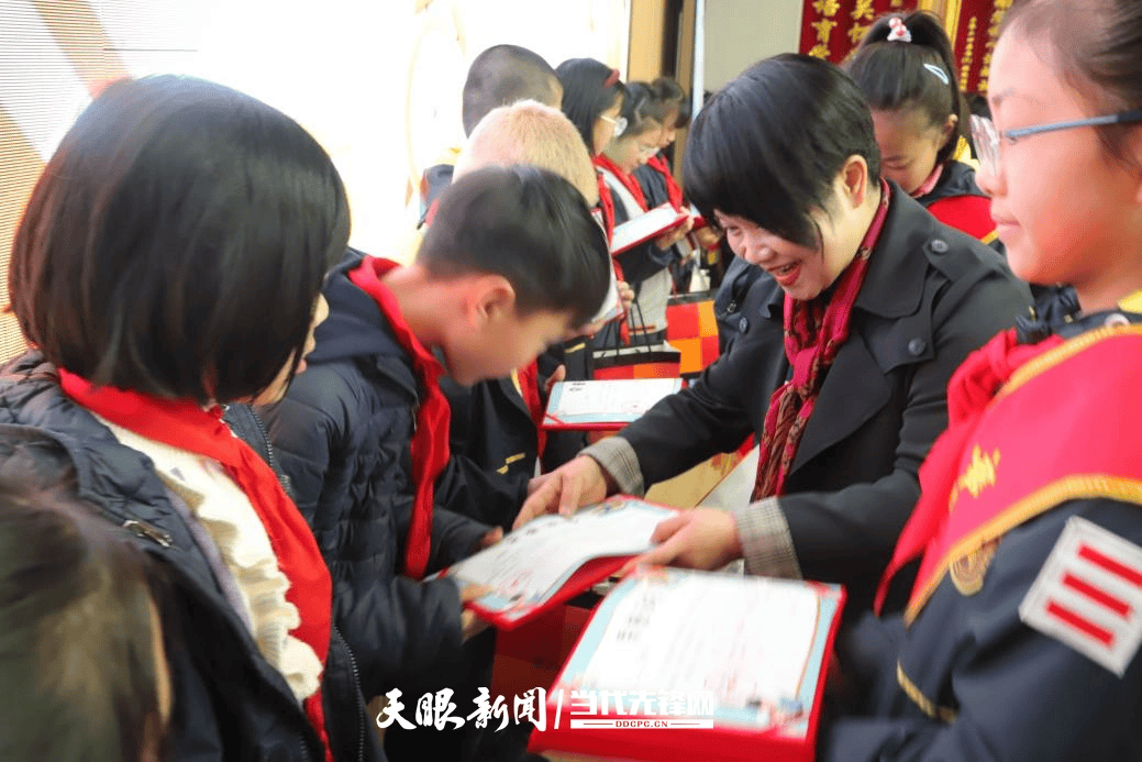 觀山湖區圖書漂流展覽進校園系列活動走進華東師範大學附屬貴陽學校