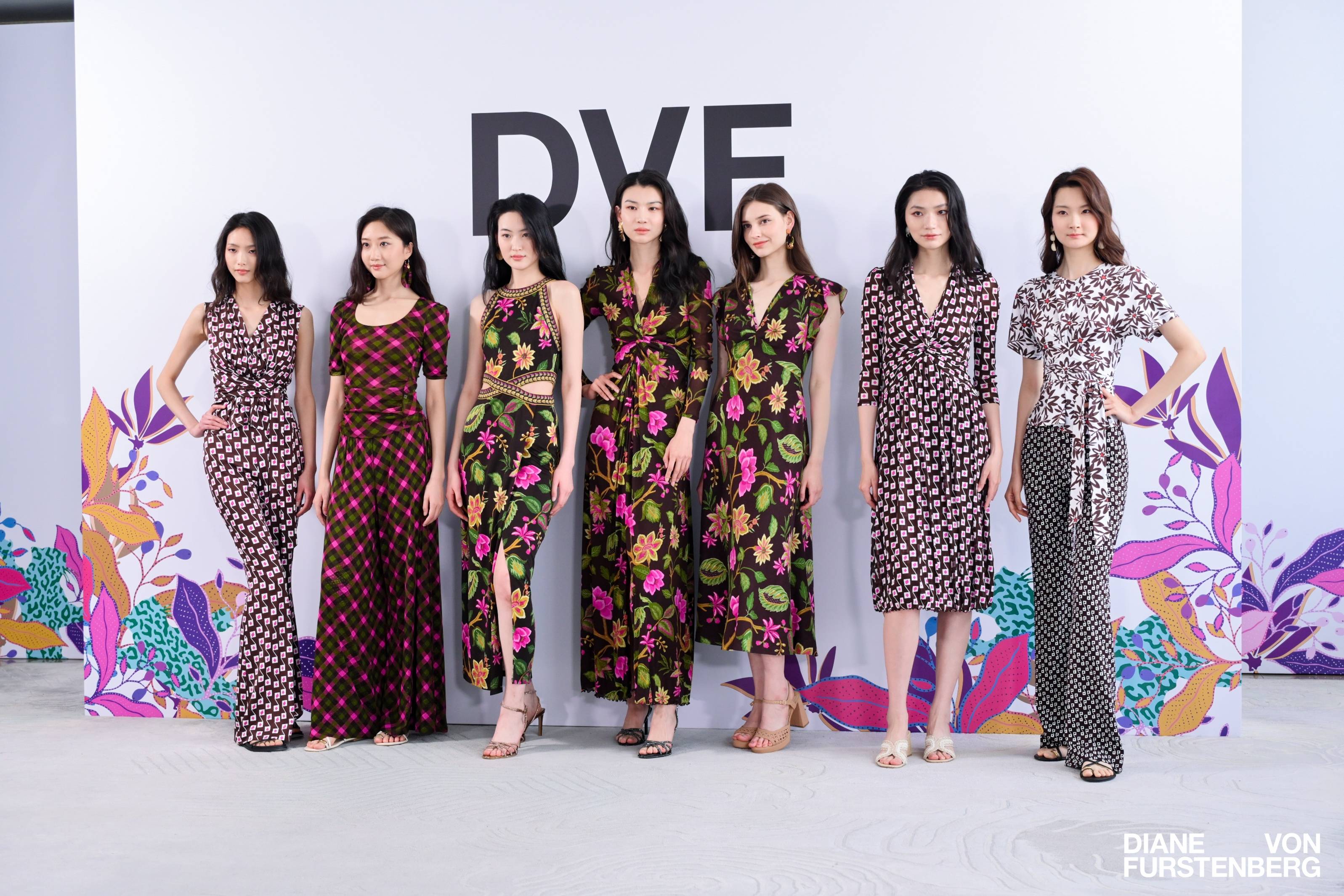 北非藝術入京，DVF以“繁花”派對重寫都市女性日常衣櫥