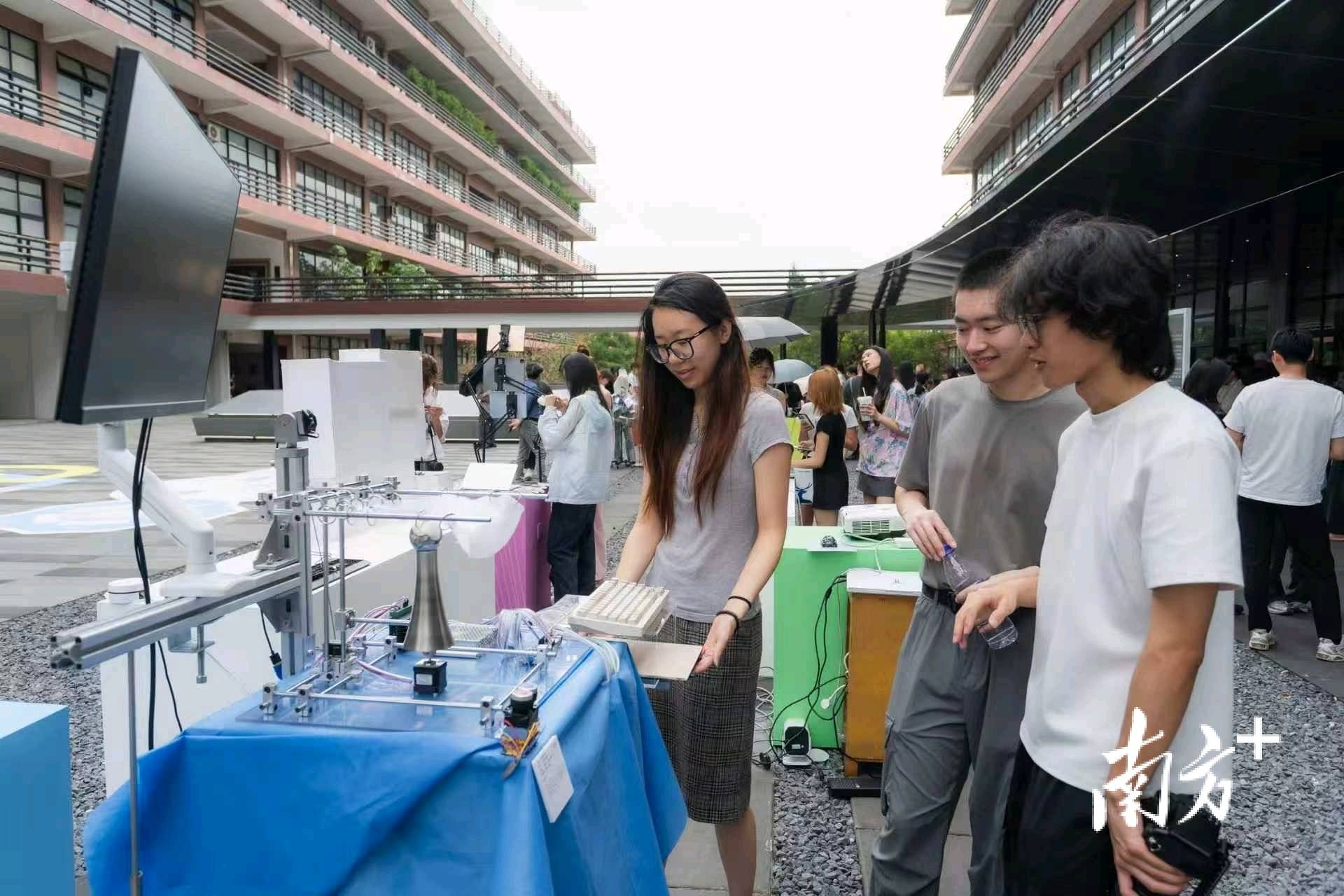 AI時代藝術教育如何接招？廣美課程《數字與體驗》舉行結課彙報展
