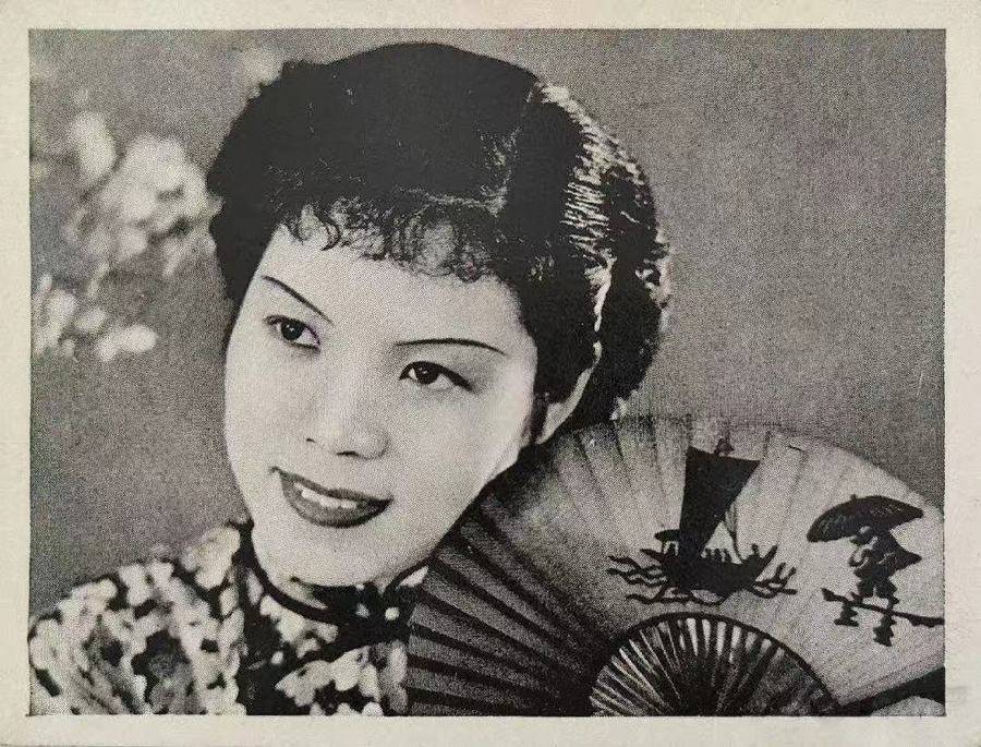 重返舞臺的她們：在《抗戰中的文藝》裡，與那群赤誠女性隔空對望｜關曉彤專訪