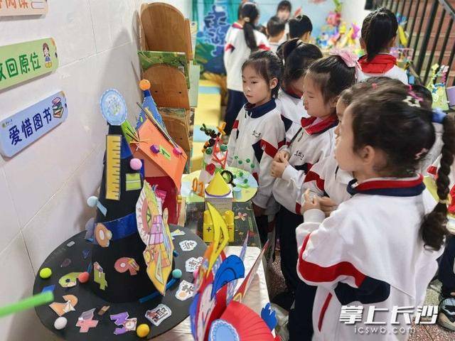 原創走廊變展廳、遊戲當課堂 這所小學把數學“玩”明白