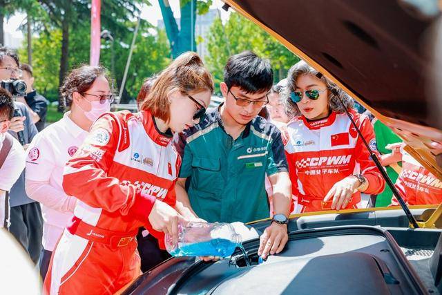 女性駕駛員愛心聯盟在河南正式成立