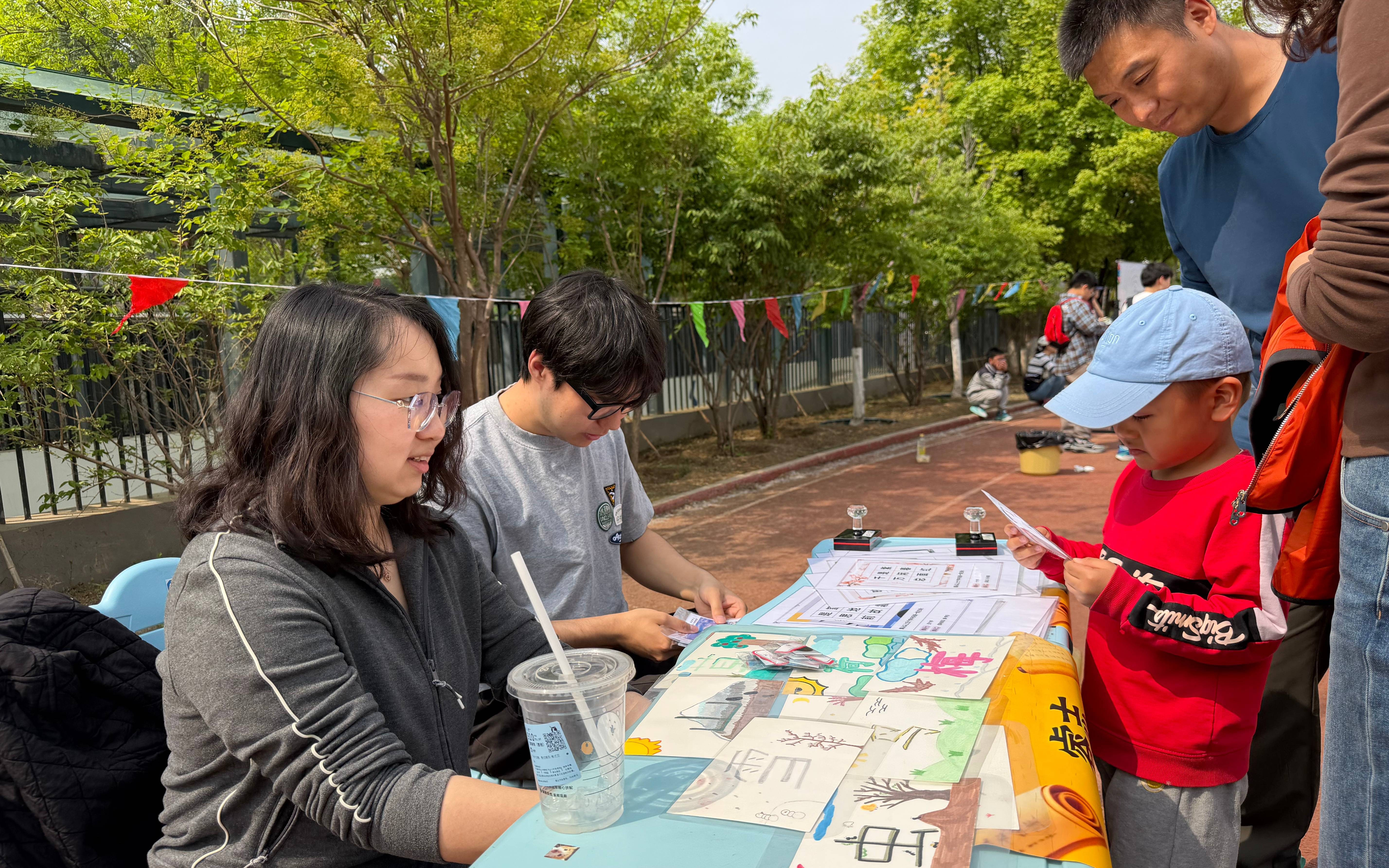 北京市第八十中學嘉源分校舉辦春日遊園會，百餘展位展示育人成果