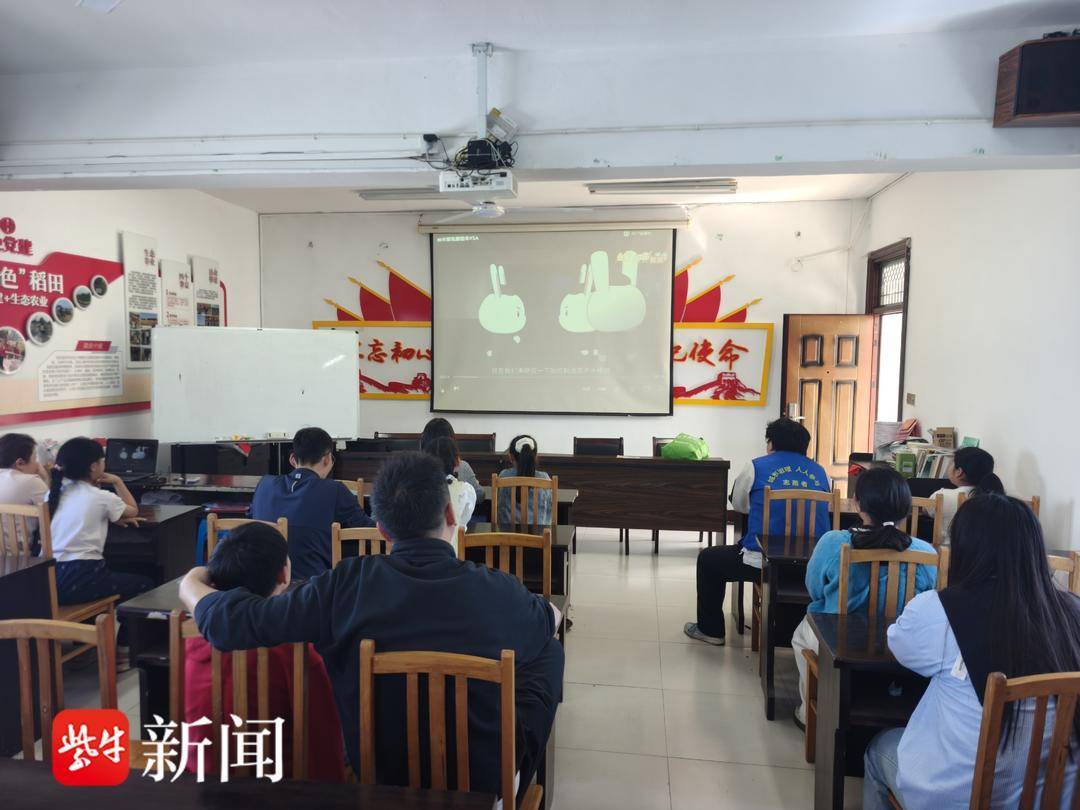 南京棲霞南中村開展“光影鑄魂潤童心”親子國防教育活動