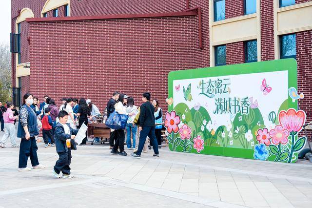 密雲圖書市集開幕，免費圖書盲盒為市民送驚喜