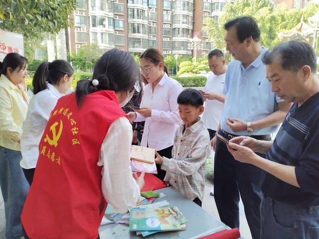 以書換蔬！鞏義市紫荊路街道文心社羣解鎖春日圖書漂流新玩法