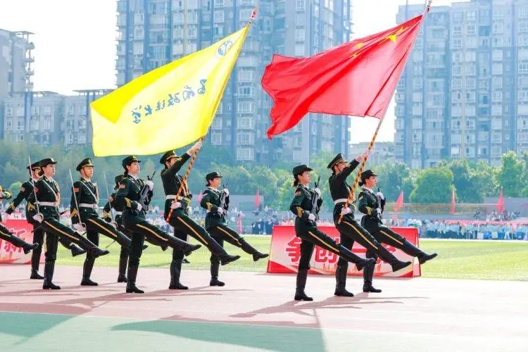 燃爆了！這個大學運動場上，刑偵“利劍”出鞘，駿馬奔騰